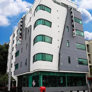 33 *** Medellín